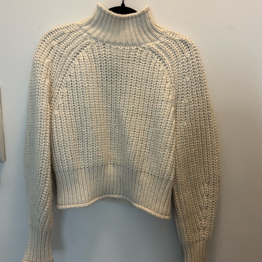 Cream / white knit sweater!